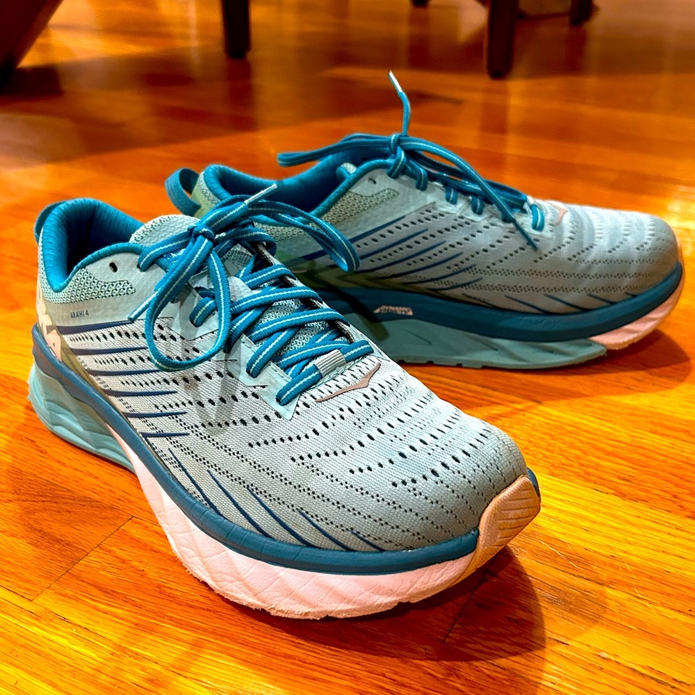 Hoka Arahi 4 WIDE